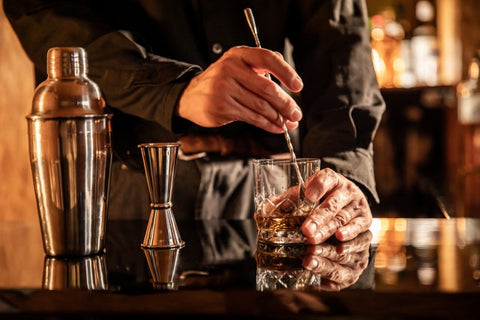 和風な雰囲気のバーの内装デザインは？人気の理由とおすすめスタイル